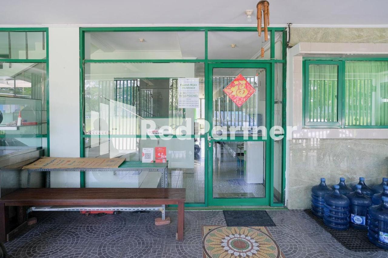Pondok Hijau Syariah Mitra Reddoorz At Citraland Surabaya Esterno foto