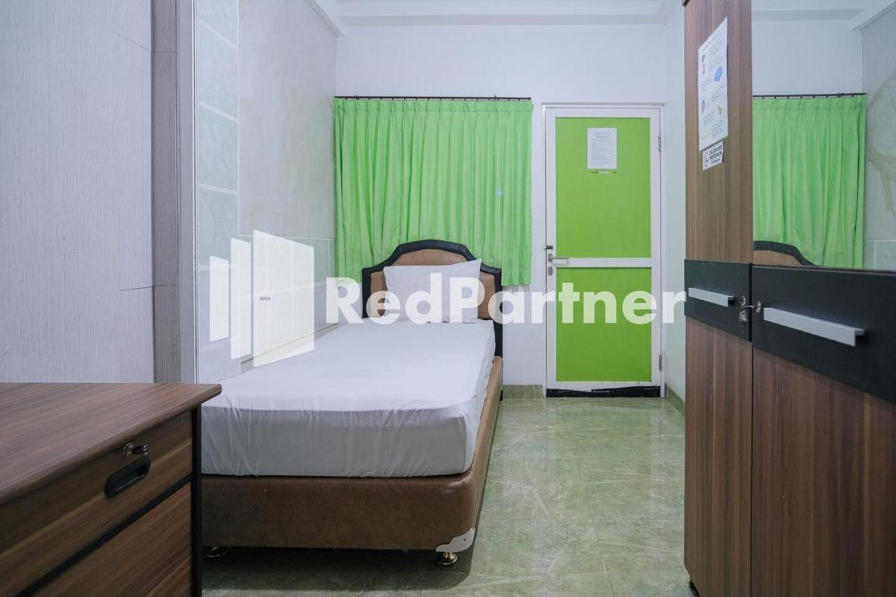 Pondok Hijau Syariah Mitra Reddoorz At Citraland Surabaya Esterno foto