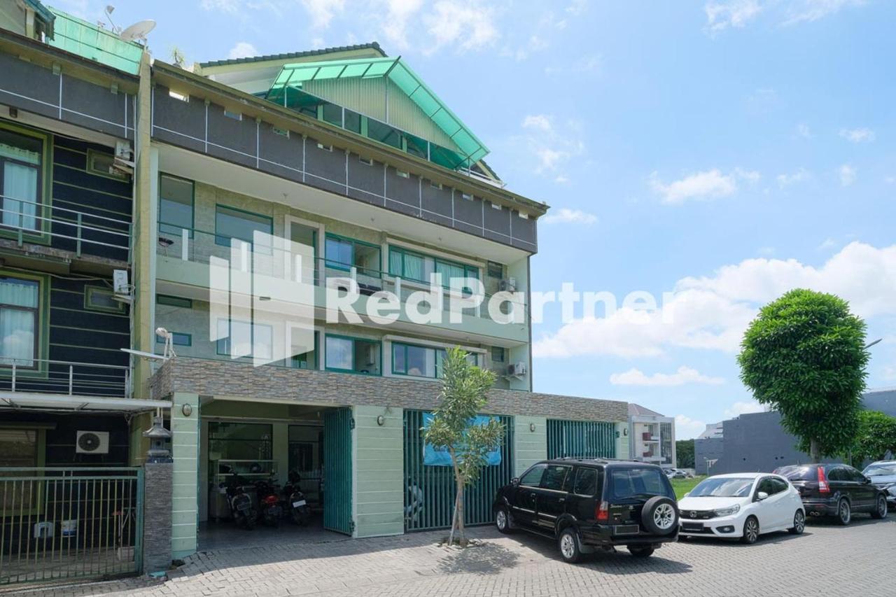 Pondok Hijau Syariah Mitra Reddoorz At Citraland Surabaya Esterno foto